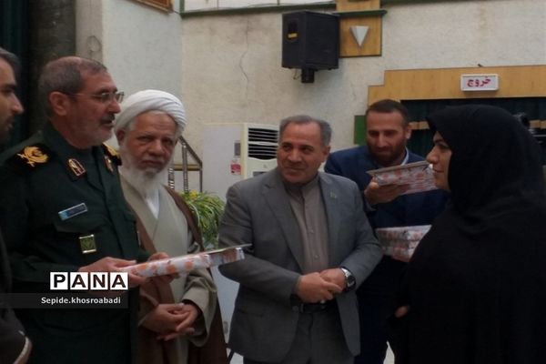 تجلیل از خانواده شهدا و اهدا حکم فرماندهی مدیران مدارس در پاکدشت