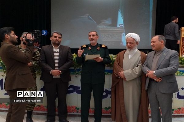 تجلیل از خانواده شهدا و اهدا حکم فرماندهی مدیران مدارس در پاکدشت