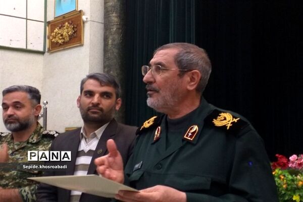 تجلیل از خانواده شهدا و اهدا حکم فرماندهی مدیران مدارس در پاکدشت