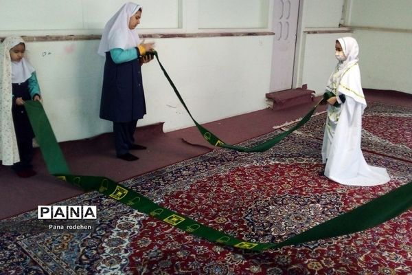 برگزاری نماز‌جماعت در دبستان سما۲ رودهن