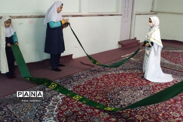 برگزاری نماز‌جماعت در دبستان سما۲ رودهن