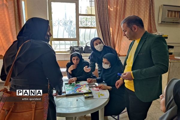 برگزاری دوره آموزشی بازی‌های فکری رویش ویژه مربیان ناحیه 3 شیراز