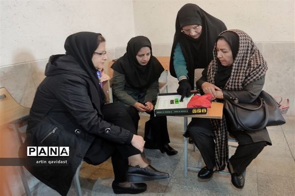 برگزاری دوره آموزشی بازی‌های فکری رویش ویژه مربیان ناحیه 3 شیراز