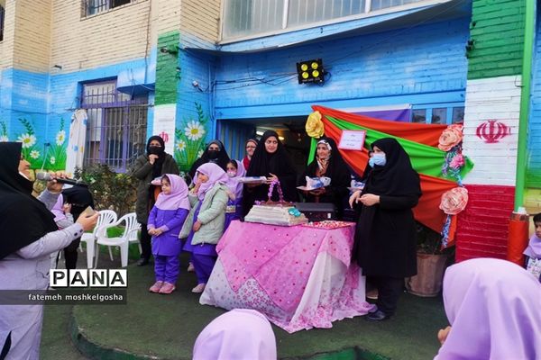 جشن میلاد حضرت زهرا(س) و تکریم مادران در دبستان مبعث ناحیه 3 شیراز