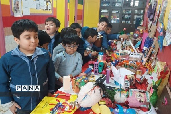 برپایی نمایشگاه کتاب و دست سازه‌های دانش‌آموزی در دبستان نیکان ملارد