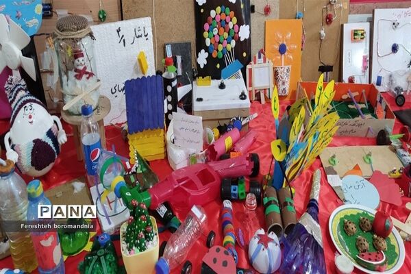 برپایی نمایشگاه کتاب و دست سازه‌های دانش‌آموزی در دبستان نیکان ملارد