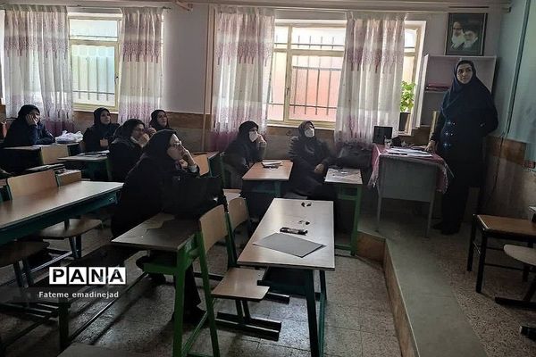 برگزاری کارگاه توانمندسازی ارتباط موثر ویژه دبیران در مدرسه تربیت رودهن