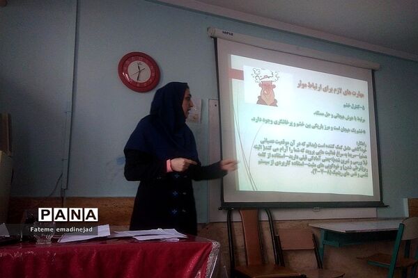 برگزاری کارگاه توانمندسازی ارتباط موثر ویژه دبیران در مدرسه تربیت رودهن