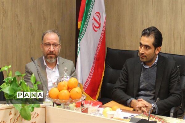 آیین گرامیداشت مقام زن و مادر در اداره آموزش و پرورش بهارستان 2