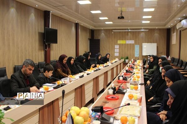 آیین گرامیداشت مقام زن و مادر در اداره آموزش و پرورش بهارستان 2