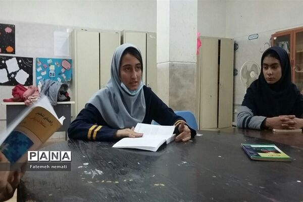 دومین نشست کتاب‌خوان در دبیرستان شایستگان ملارد
