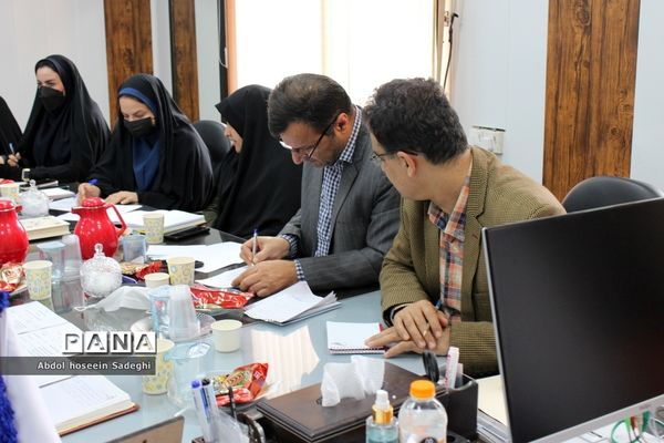 جلسه هم‌اندیشی معاونت آموزش ابتدایی اداره‌کل آموزش و پرورش استان بوشهر