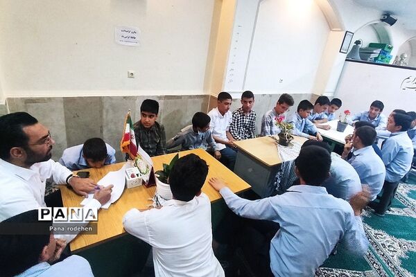 برگزاری نشست‌ها و جلسات بصیرتی و آموزشی در دبیرستان امام علی(ع)