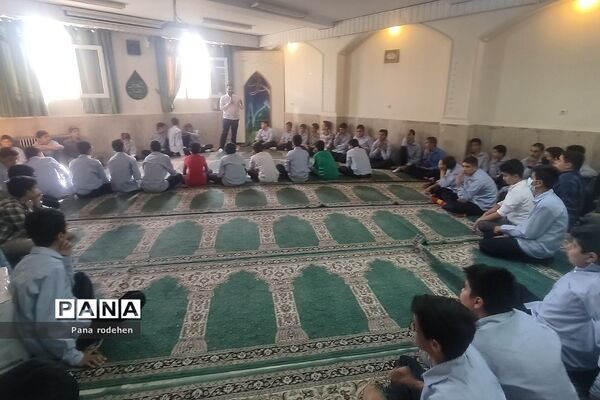 برگزاری نشست‌ها و جلسات بصیرتی و آموزشی در دبیرستان امام علی(ع)