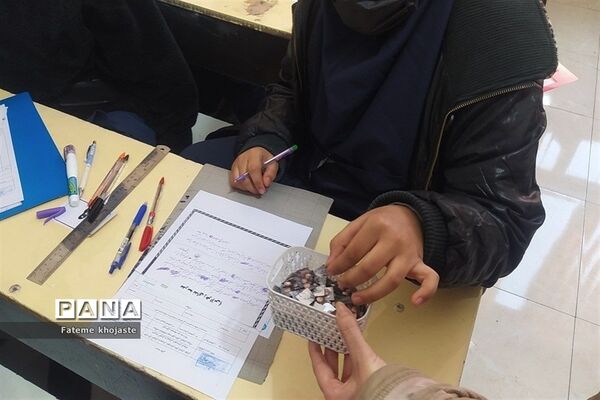 توزیع قرص آهن در مدرسه ندای زهرا قرچک
