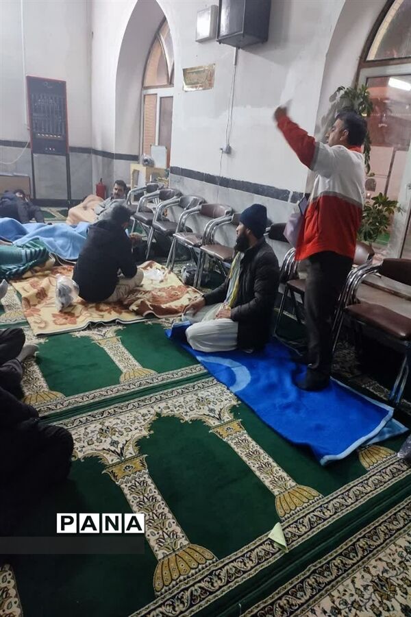 اسکان اضطراری بیش از هزار نفردر برف و کولاک جاده‌های خراسان جنوبی