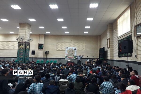 لاله‌های روشن در آموزشگاه شیخ جنید شهرستان پیشوا