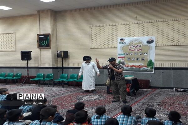لاله‌های روشن در آموزشگاه شیخ جنید شهرستان پیشوا