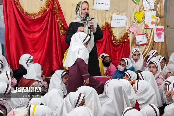 جشن میلاد حضرت فاطمه(س) در دبستان حضرت زهرا(س) یک رودهن