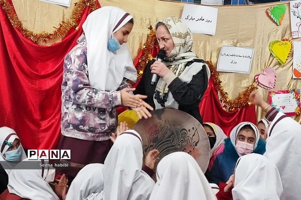 جشن میلاد حضرت فاطمه(س) در دبستان حضرت زهرا(س) یک رودهن