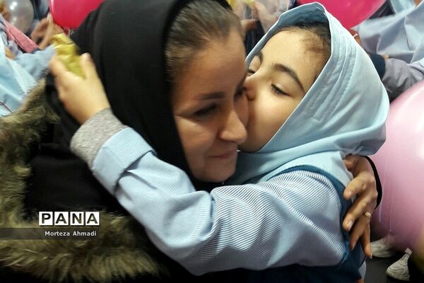 برگزاری جشن روز مادر در مدرسه ام البنین یک شهرری