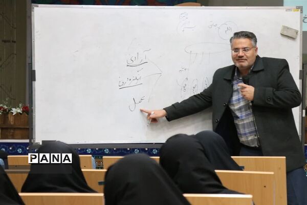 همایش توانمندسازی دبیران و اولیا در ابرکوه