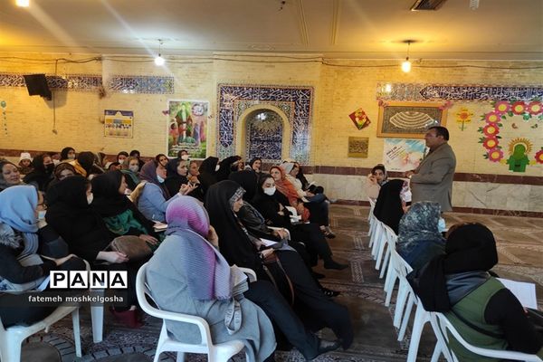 نشست پیشگیری از آسیب‌های اجتماعی در دبستان مبعث ناحیه 3 شیراز