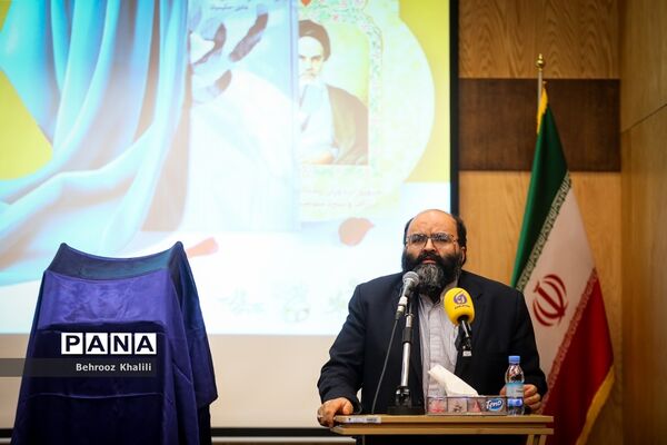 آیین رونمایی از کتاب رمان روح‌الله و همچنین کتاب صوتی تفسیر آفتاب