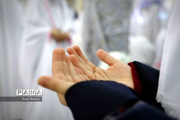 جشن شکوفایی  پنج هزار نفری دانش‌آموزان دختر
