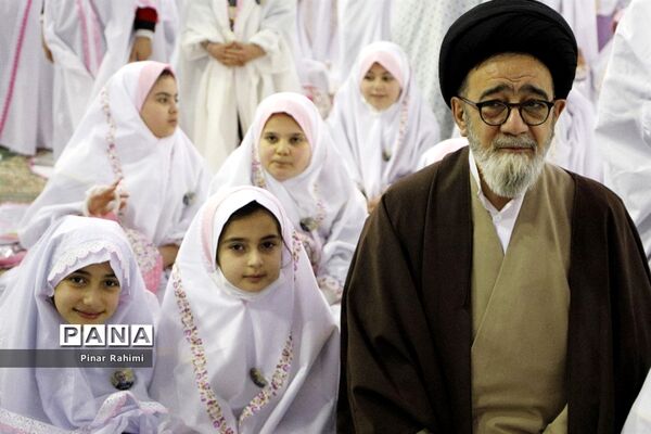 جشن شکوفایی  پنج هزار نفری دانش‌آموزان دختر