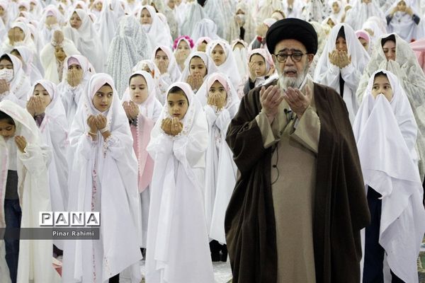 جشن شکوفایی  پنج هزار نفری دانش‌آموزان دختر