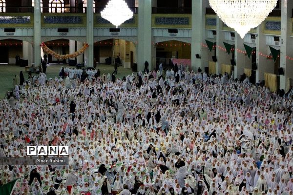 جشن شکوفایی  پنج هزار نفری دانش‌آموزان دختر