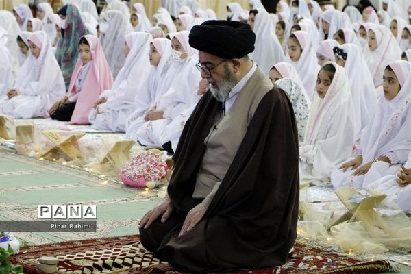 جشن شکوفایی  پنج هزار نفری دانش‌آموزان دختر