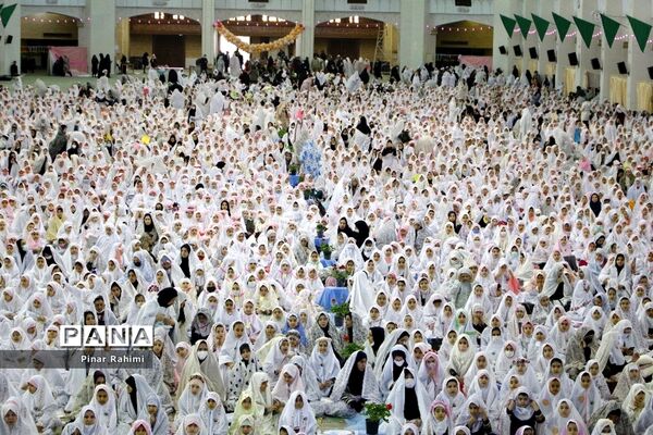 جشن شکوفایی  پنج هزار نفری دانش‌آموزان دختر