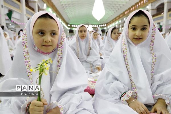 جشن شکوفایی  پنج هزار نفری دانش‌آموزان دختر