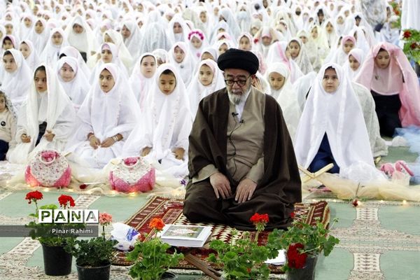 جشن شکوفایی  پنج هزار نفری دانش‌آموزان دختر