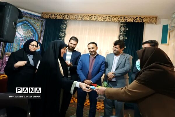 برگزاری مراسم روز مادر و روز زن در دبیرستان‌ شهید‌ زهره‌‌وند قرچک