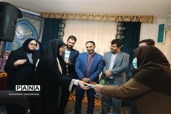 برگزاری مراسم روز مادر و روز زن در دبیرستان‌ شهید‌ زهره‌‌وند قرچک