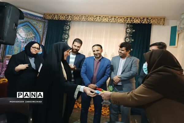 برگزاری مراسم روز مادر و روز زن در دبیرستان‌ شهید‌ زهره‌‌وند قرچک
