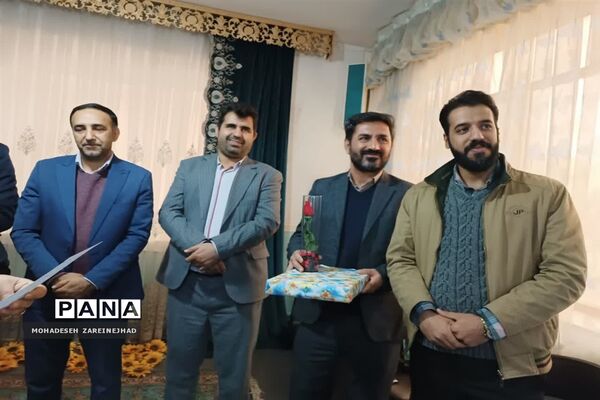 برگزاری مراسم روز مادر و روز زن در دبیرستان‌ شهید‌ زهره‌‌وند قرچک