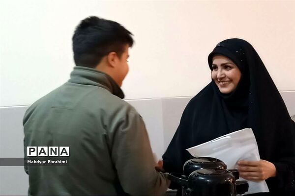 مراسم تجلیل از مادران شهدا و اعضاء انجمن اولیاء و مربیان آموزشگاه شهید کاظمی  اسلامشهر