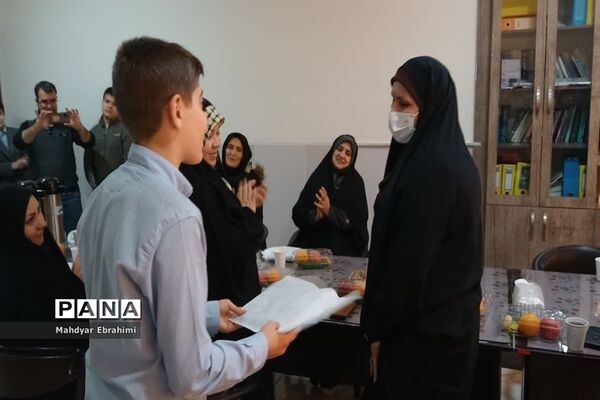 مراسم تجلیل از مادران شهدا و اعضاء انجمن اولیاء و مربیان آموزشگاه شهید کاظمی  اسلامشهر