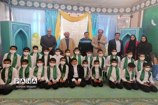 تجلیل از گروه‌های سرود دانش‌آموزی همزمان با جشن میلاد حضرت زهرا در اداره ناحیه 3 شیراز