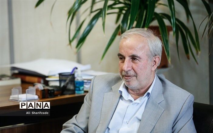 ضرورت پشتیبانی مالی و تشویقی از ابتکارات دانش‌‌آموزان