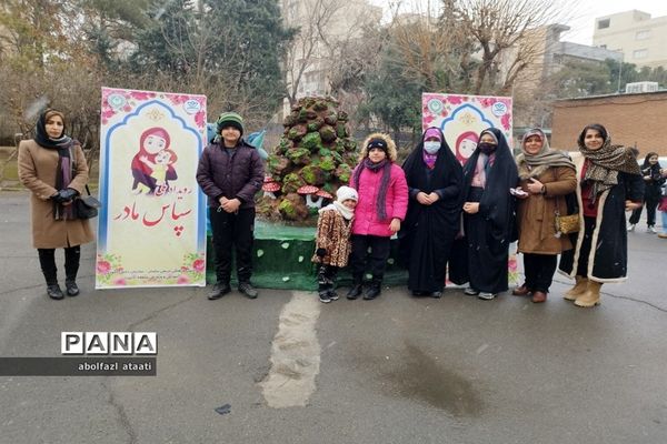 برگزاری آیین سپاس مادر در کانون فرهنگی تربیتی سلمان منطقه ۱۰