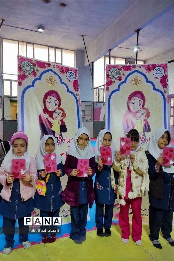 برگزاری آیین سپاس مادر در کانون فرهنگی تربیتی سلمان منطقه ۱۰