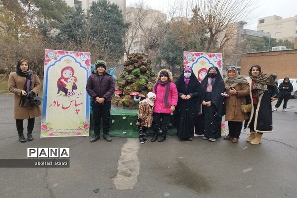 برگزاری آیین سپاس مادر در کانون فرهنگی تربیتی سلمان منطقه ۱۰