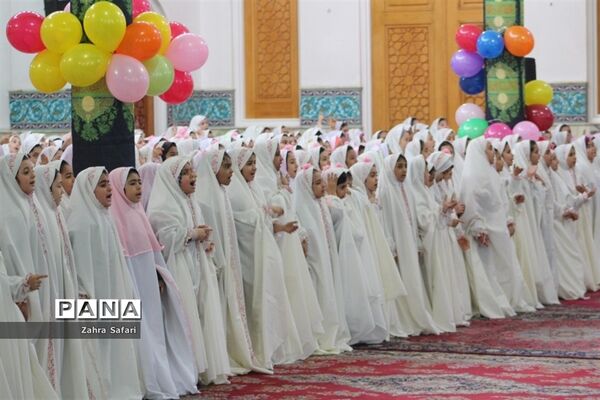 آیین جشن تکلیف دانش‌آموزان دختر منطقه چهاردانگه با عنوان «نیلوفرانه»