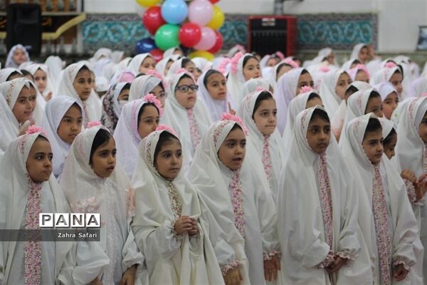 آیین جشن تکلیف دانش‌آموزان دختر منطقه چهاردانگه با عنوان «نیلوفرانه»
