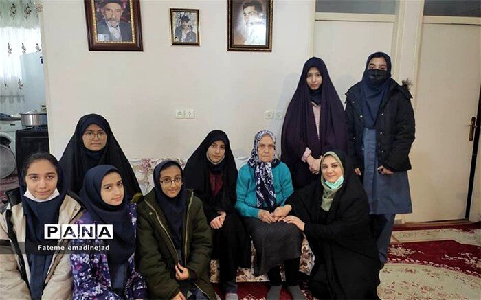 دیدار دانش‌آموزان با خانواده شهدا، نقطه عطف برانگیختگی احساسی و تعهد ملی است